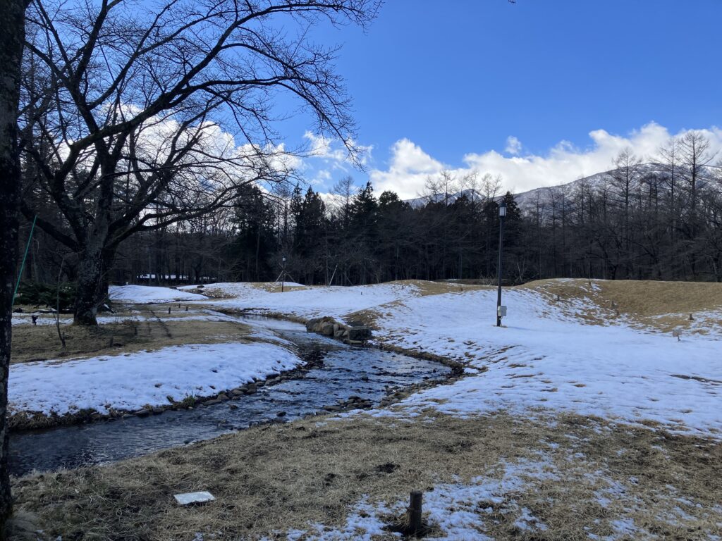 ゆと森倶楽部の敷地内を流れる水路