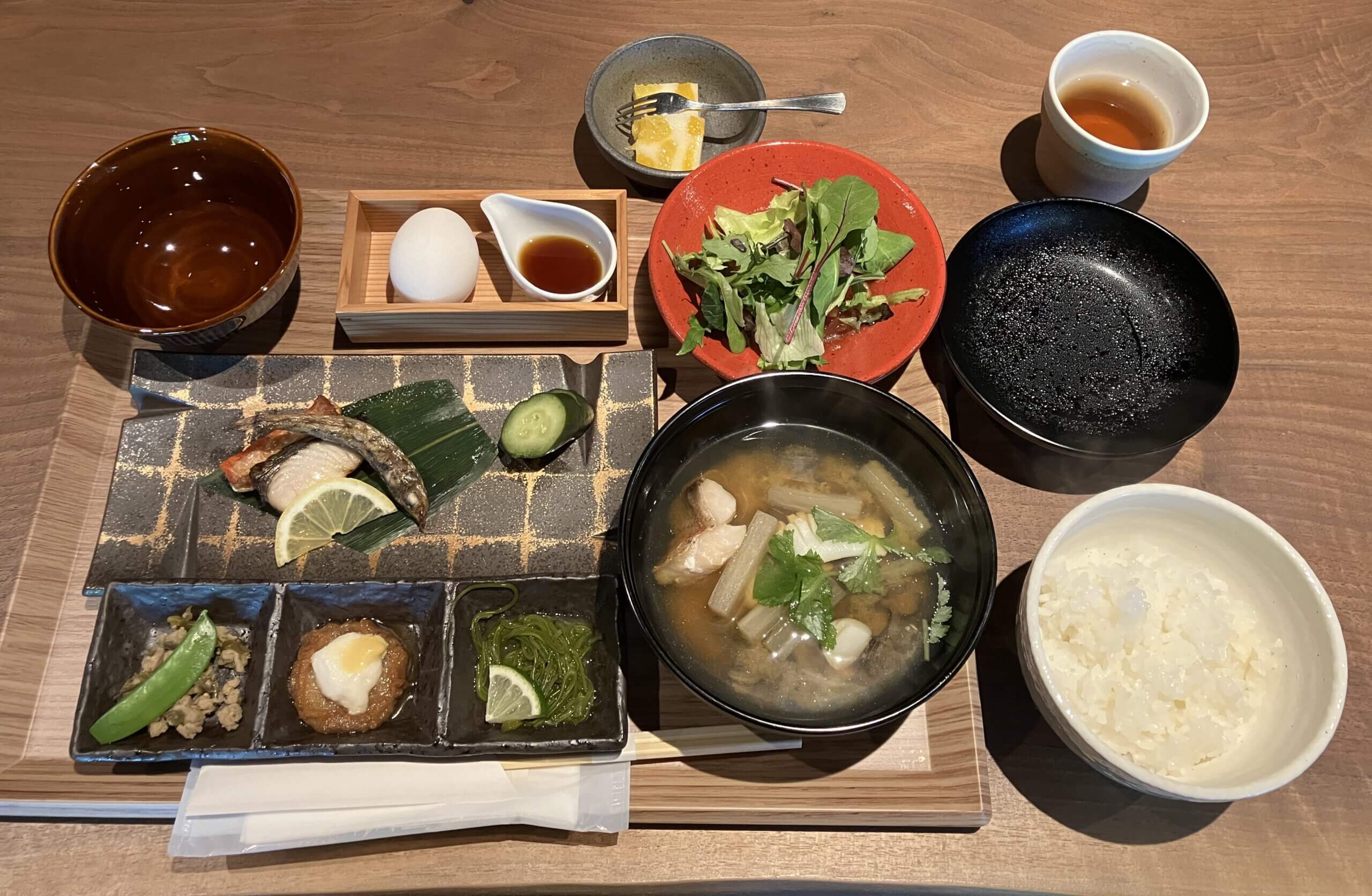 「秋保風雅」の朝食で提供された料理の数々