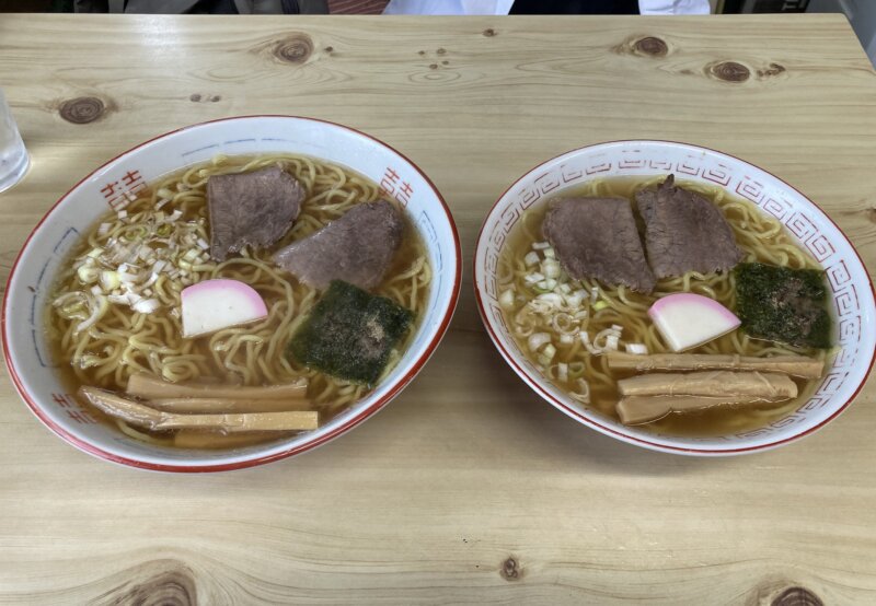 「八幡屋　中華そば」の「中華そば（普通盛）」と「中華そば（大盛）」