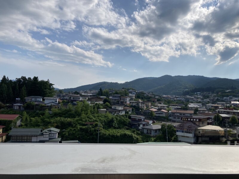 「果実の山 あづま屋」の男性大浴場の露天風呂からの風景