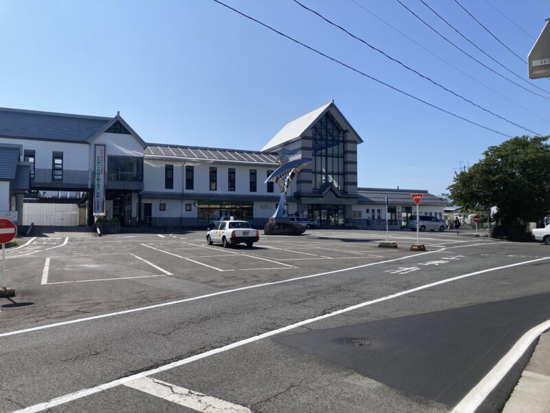 JRかみのやま温泉駅（西口）の外観