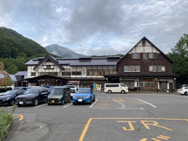 「酸ヶ湯温泉旅館」の専用駐車場